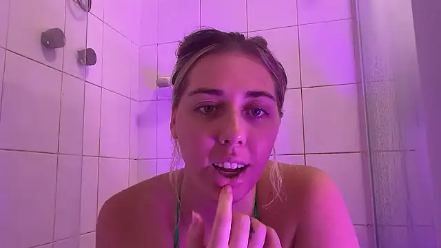 Snapshot of louiseberkeley chatting on 01-07-26, 11:34 louiseberkeley online show from 01-07-26, 11:34