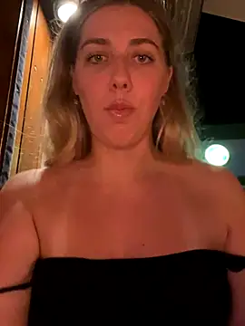 Snapshot of louiseberkeley chatting on 01-09-26, 10:40 louiseberkeley online show from 01-09-26, 10:40