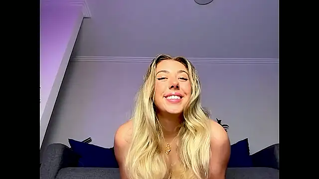 Snapshot of louiseberkeley chatting on 02-25-26, 12:31 louiseberkeley online show from 02-25-26, 12:31