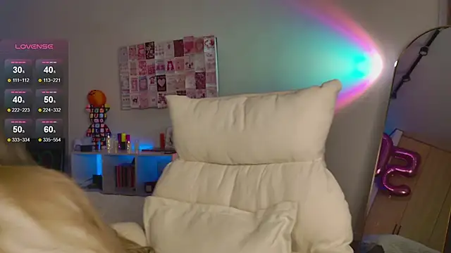 Lunainnk online show from 11-15-25, 01:47