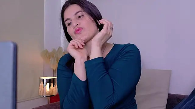 lizdevine online show from 09-24-25, 03:04