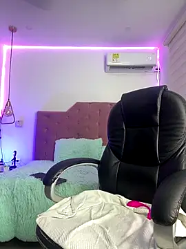 Velveet x online show from 10-24-25, 12:01