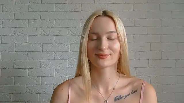Snapshot of Alice_Sweet_01 chatting on 06-18-26, 10:09 Alice Sweet 01 online show from 06-18-26, 10:09
