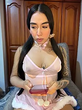 KaditaNavarro online show from 06-15-26, 10:23