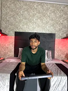 Snapshot of RaphaelDufort chatting on 09-16-25, 12:33 RaphaelDufort online show from 09-16-25, 12:33