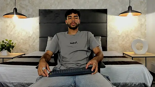 Snapshot of RaphaelDufort chatting on 09-23-25, 11:52 RaphaelDufort online show from 09-23-25, 11:52