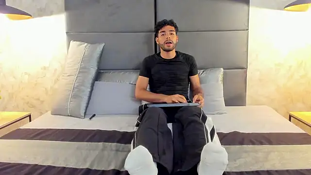 Snapshot of RaphaelDufort chatting on 09-26-25, 11:53 RaphaelDufort online show from 09-26-25, 11:53