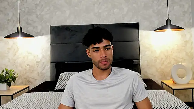 Snapshot of RaphaelDufort chatting on 10-10-25, 11:37 RaphaelDufort online show from 10-10-25, 11:37