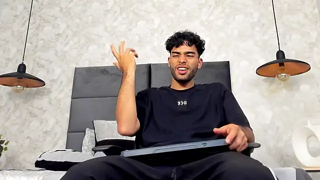 Snapshot of RaphaelDufort chatting on 10-15-25, 11:49 RaphaelDufort online show from 10-15-25, 11:49