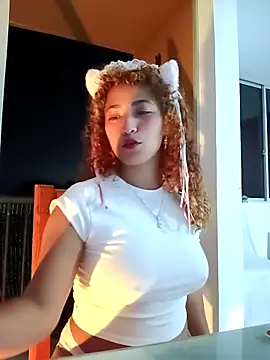 Vikyvoyeur online show from 09-28-25, 12:05