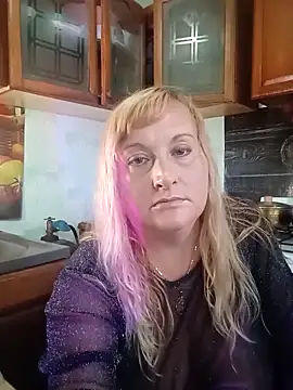 Snapshot of XHelenaX90 chatting on 10-19-25, 12:28 XHelenaX90 online show from 10-19-25, 12:28