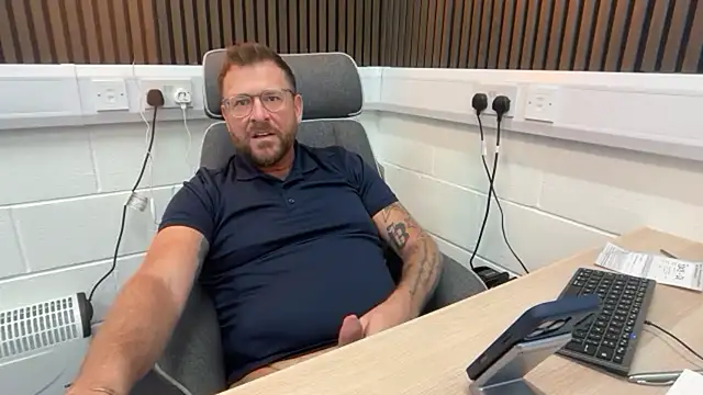 Snapshot of bilf1978 chatting on 03-04-26, 07:14 bilf1978 online show from 03-04-26, 07:14