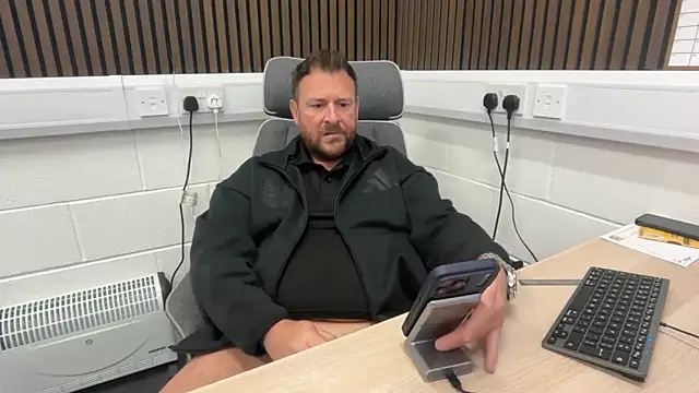 Snapshot of bilf1978 chatting on 06-16-26, 06:16 bilf1978 online show from 06-16-26, 06:16