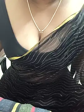 Snapshot of Tamil-rami chatting on 11-10-25, 04:17 Tamil-rami online show from 11-10-25, 04:17