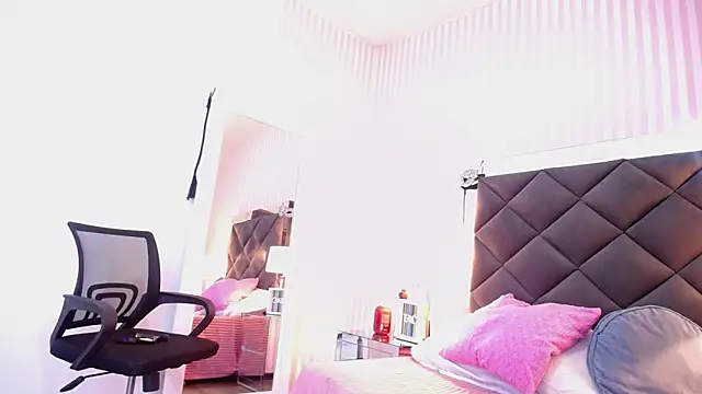 ViictoriaJones  online show from 10-17-25, 01:14