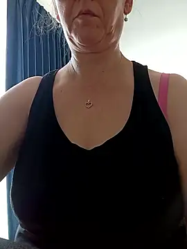 StrawberryBels online show from 01-12-26, 12:38