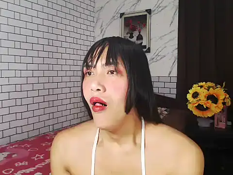 Snapshot of Latinahugecock chatting on 10-16-25, 05:52 Latinahugecock online show from 10-16-25, 05:52