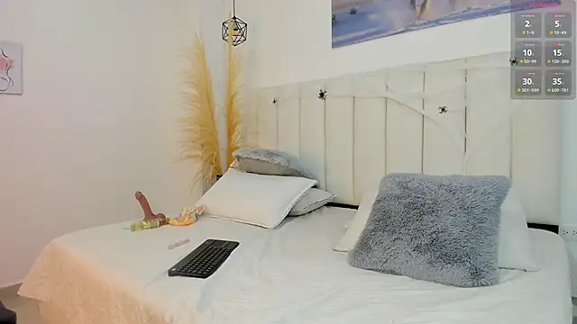 Dahlia rose96 online show from 10-24-25, 05:53