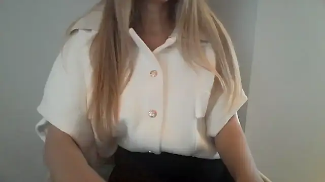 izabellaxoxo online show from 12-17-25, 11:05