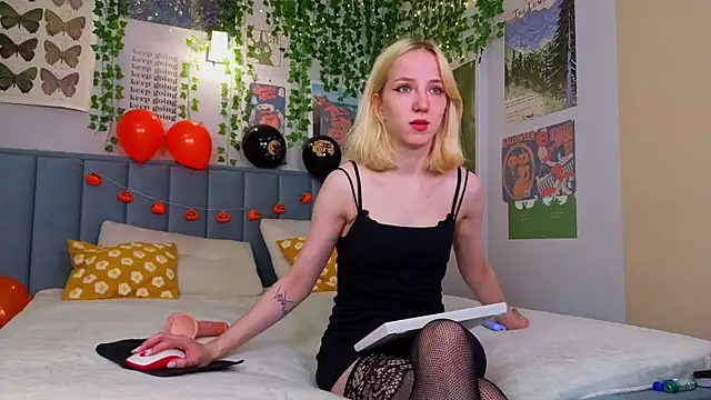 EmmaNovak online show from 10-22-25, 12:27