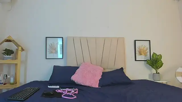  Miaa khalifa  online show from 02-07-26, 12:31