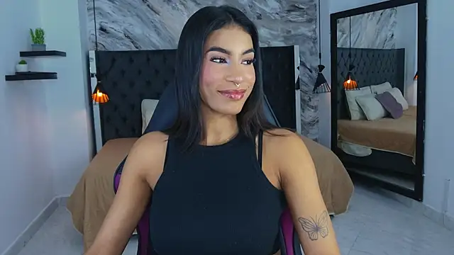 Snapshot of kitty_collins_ chatting on 05-15-26, 12:01 kitty collins online show from 05-15-26, 12:01