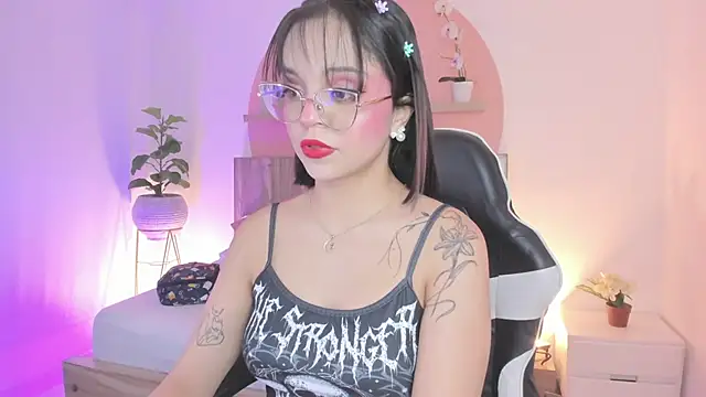 Clara Luu online show from 04-25-26, 03:20