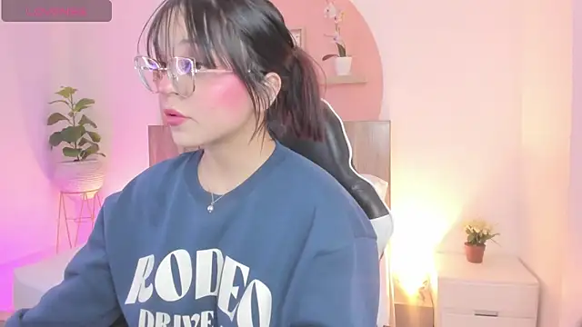 Clara Luu online show from 05-23-26, 02:50