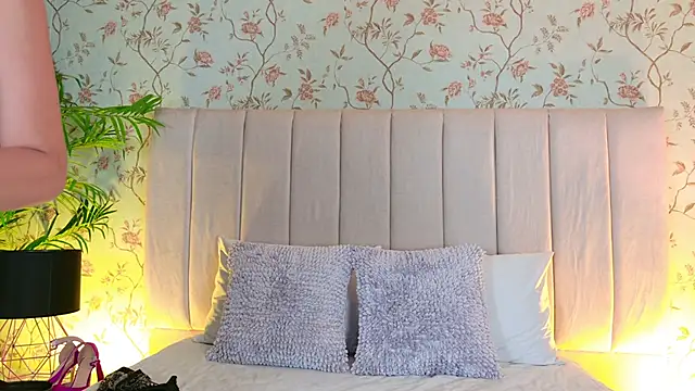Snapshot of elsa_gb chatting on 05-07-26, 03:23 elsa gb online show from 05-07-26, 03:23