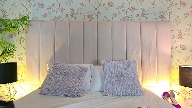 Snapshot of elsa_gb chatting on 05-09-26, 03:12 elsa gb online show from 05-09-26, 03:12