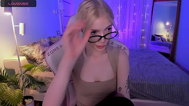 AnyaTaylor  online show from 04-19-26, 02:44