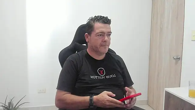 massimo dannger online show from 10-28-25, 06:32