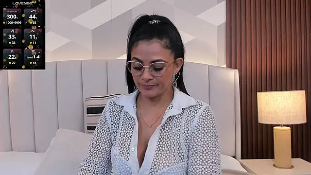Snapshot of Mommy_Naughty chatting on 05-13-26, 11:18 Mommy Naughty online show from 05-13-26, 11:18