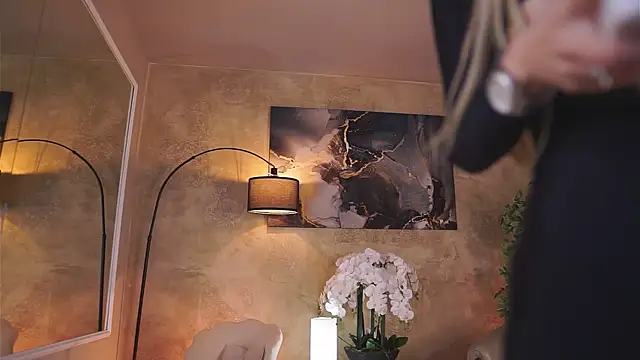 EllieRedd online show from 11-28-25, 04:59