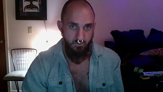 Snapshot of Bearlyfuckinglogan chatting on 10-24-25, 08:11 Bearlyfuckinglogan online show from 10-24-25, 08:11
