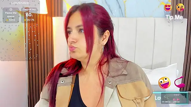 Snapshot of Victoria_Guzman chatting on 07-23-26, 05:11 Victoria Guzman online show from 07-23-26, 05:11