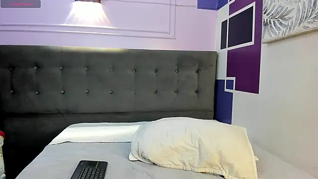 tiiny emilly online show from 10-10-25, 08:19