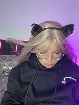 Snapshot of Annie_Grosse chatting on 09-18-25, 08:55 Annie Grosse online show from 09-18-25, 08:55