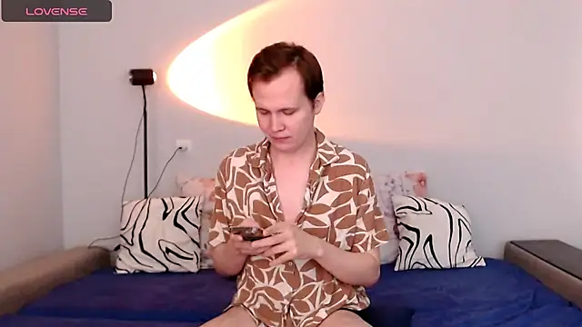 Snapshot of MadisonCharley chatting on 06-10-26, 05:39 MadisonCharley online show from 06-10-26, 05:39
