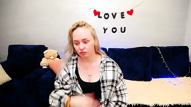 Snapshot of LiluMoon__ chatting on 03-29-26, 03:34 LiluMoon online show from 03-29-26, 03:34