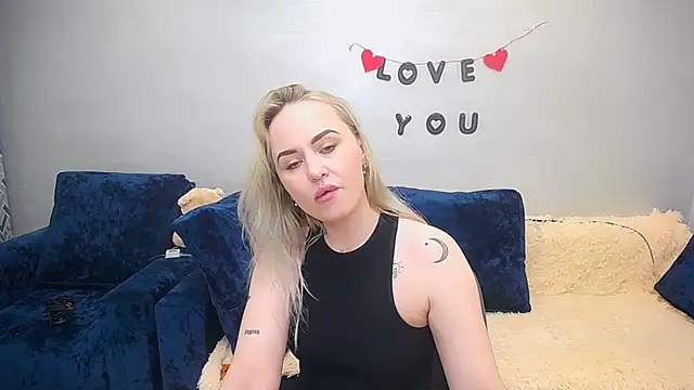 Snapshot of LiluMoon__ chatting on 04-01-26, 12:17 LiluMoon online show from 04-01-26, 12:17