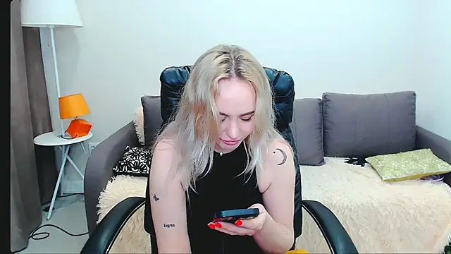 Snapshot of LiluMoon__ chatting on 04-01-26, 01:41 LiluMoon online show from 04-01-26, 01:41