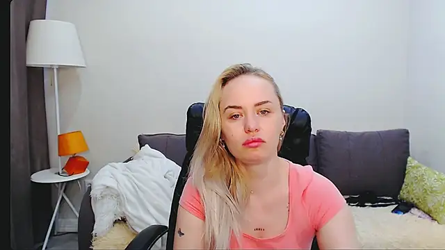 Snapshot of LiluMoon__ chatting on 04-02-26, 06:33 LiluMoon online show from 04-02-26, 06:33