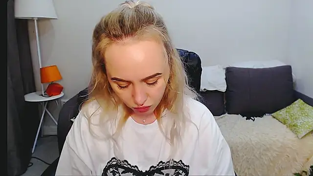 Snapshot of LiluMoon__ chatting on 04-02-26, 06:38 LiluMoon online show from 04-02-26, 06:38
