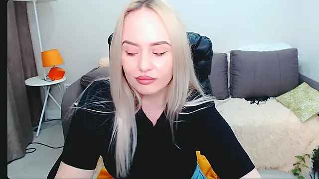 Snapshot of LiluMoon__ chatting on 04-03-26, 03:54 LiluMoon online show from 04-03-26, 03:54