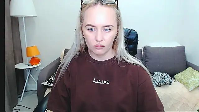 Snapshot of LiluMoon__ chatting on 04-04-26, 03:09 LiluMoon online show from 04-04-26, 03:09