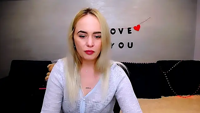 Snapshot of LiluMoon__ chatting on 04-09-26, 04:23 LiluMoon online show from 04-09-26, 04:23