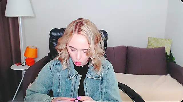 Snapshot of LiluMoon__ chatting on 05-01-26, 04:11 LiluMoon online show from 05-01-26, 04:11