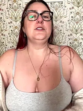 Snapshot of Lacey-BBW chatting on 09-30-25, 08:25 Lacey-BBW online show from 09-30-25, 08:25