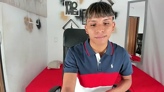 Snapshot of tyler_twink_boy chatting on 10-12-25, 12:48 tyler twink boy online show from 10-12-25, 12:48